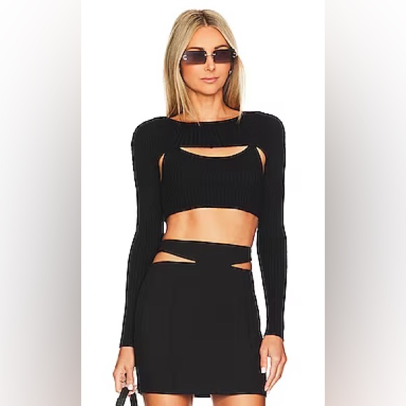 Antonella Shrug top only Set in Black
ALL THE WAYS - Picture 1 of 1